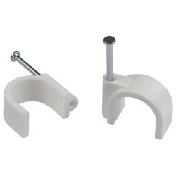 Скоба пластиковая ЭРА NO-224-579 крепежная круглая 25 мм белая (50 шт/уп)