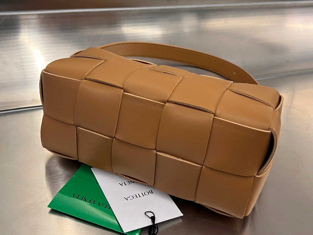 Bottega Veneta Small Brick Cassette 23 cm
