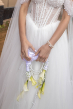 Тренд сезона ! Букет невесты Сумочка каллы с жемчугом