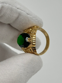 Кольцо с зелёным кристаллом
