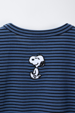 ZARA ФУТБОЛКА В ПОЛОСКУ С ВЫШИВКОЙ SNOOPY PEANUTS™, СИНИЙ/ЧЕРНЫЙ
