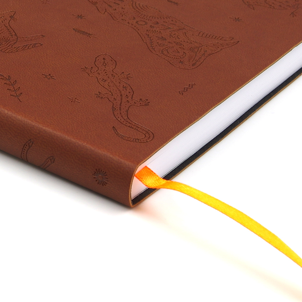 НОВИНКА! Блокнот "Тотемные животные" в клетку А5 128 листов, гибкая обложка из экокожи (цвет коричневый) с блинтовым тиснением рисунка по полю