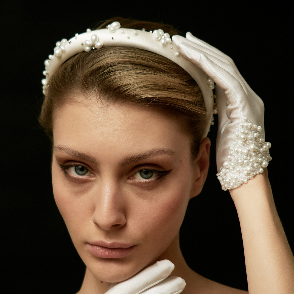 Перчатки кокроткие с жемчужной россыпью