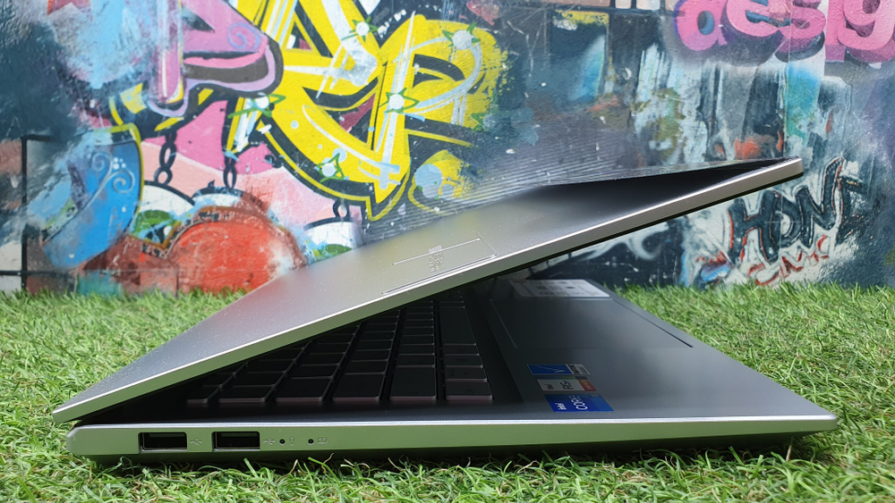 Ультрабук ASUS i5-11/16 Gb/2.5 K OLED 90Гц