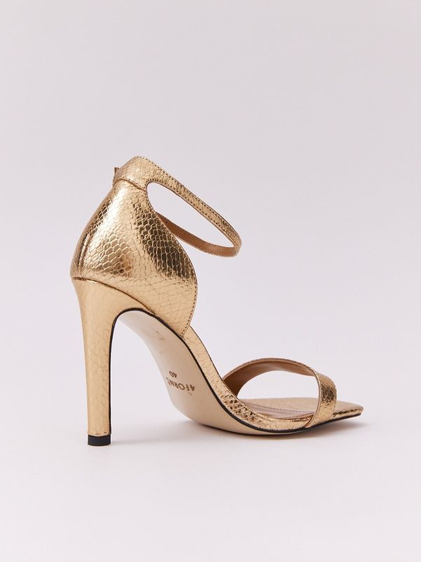 Босоножки на высоком каблуке из кожи под рептилию, золото