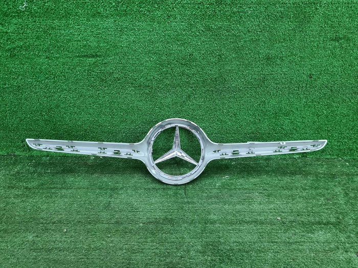Накладка решетки радиатора Mercedes E C238 (16-21)