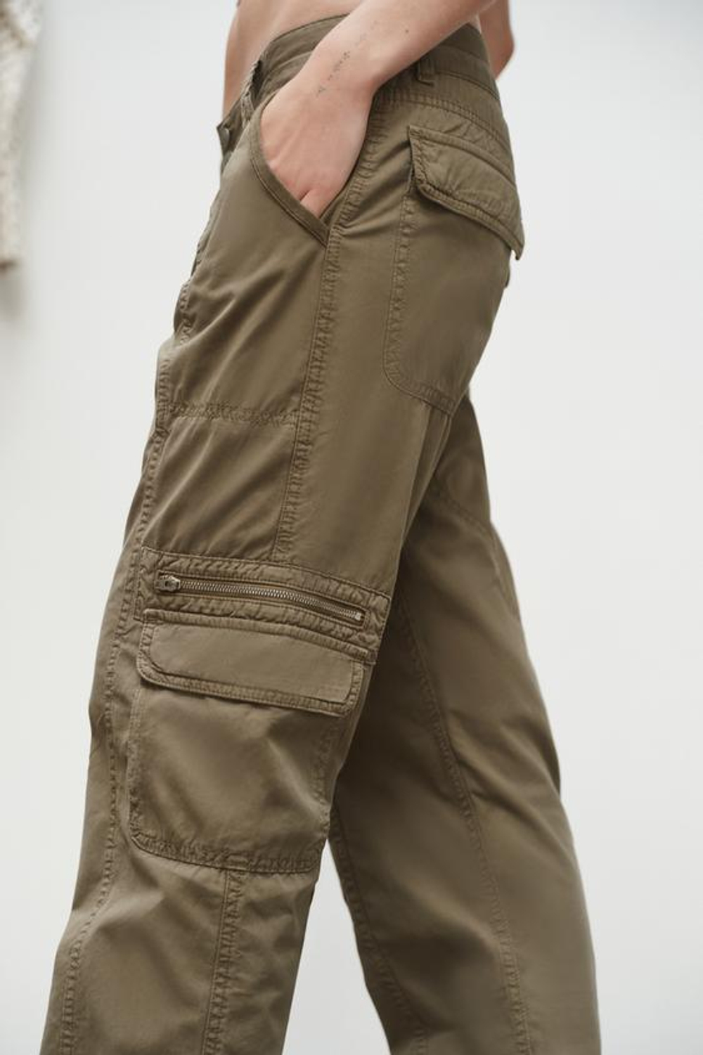 ZARA БРЮКИ КАРГО С МНОЖЕСТВОМ КАРМАНОВ, ЗЕЛЕНЫЙ