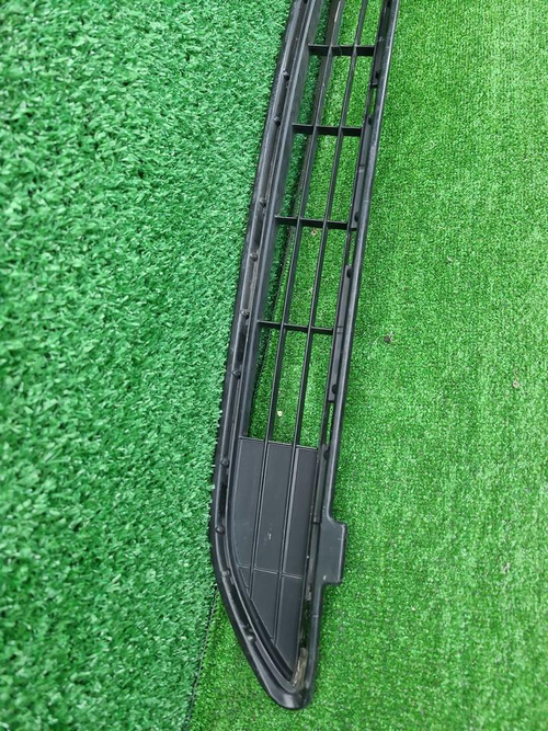 Решетка переднего бампера Toyota RAV 4 CA40 15-19