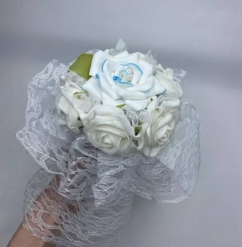 Свадебный букет из маков из орхидей