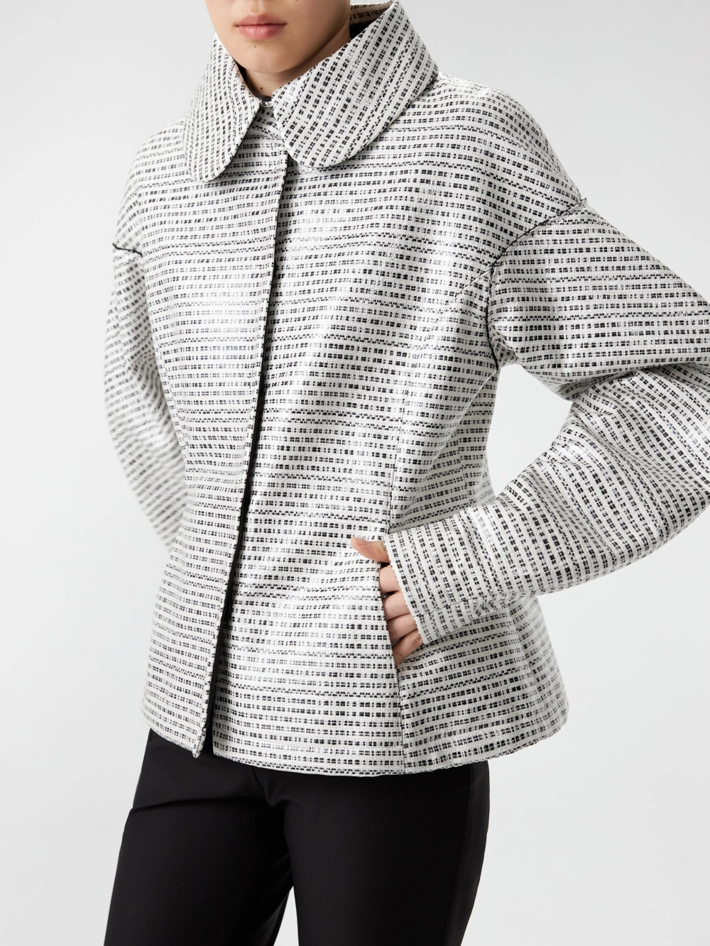 Куртка черно-белая с объемными рукавами OLA OLA