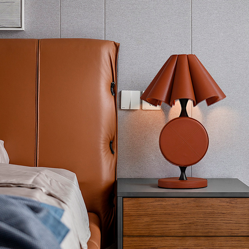 Настольная дизайнерская лампа Leather by Light Room