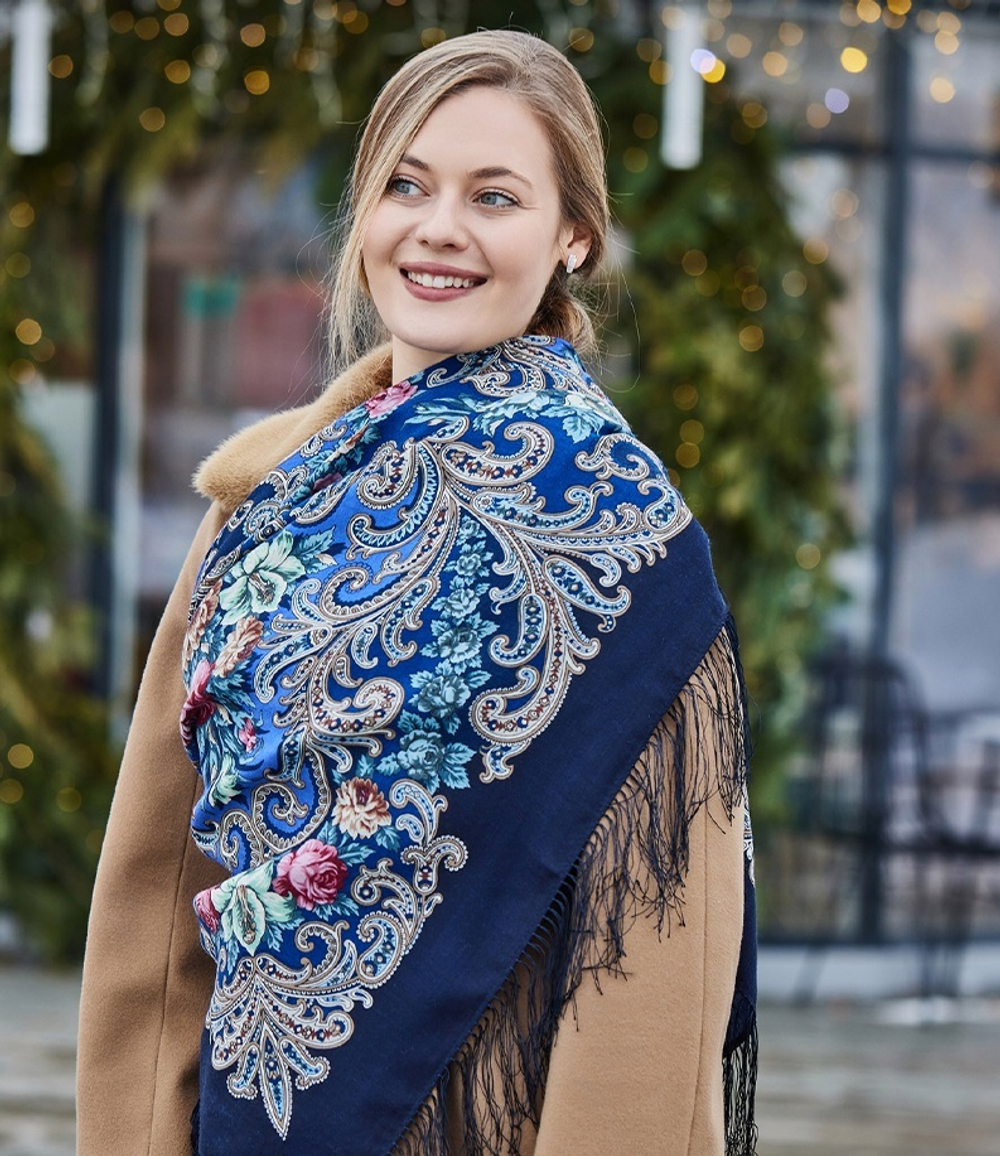 Платок шерстяной с шелковой бахромой