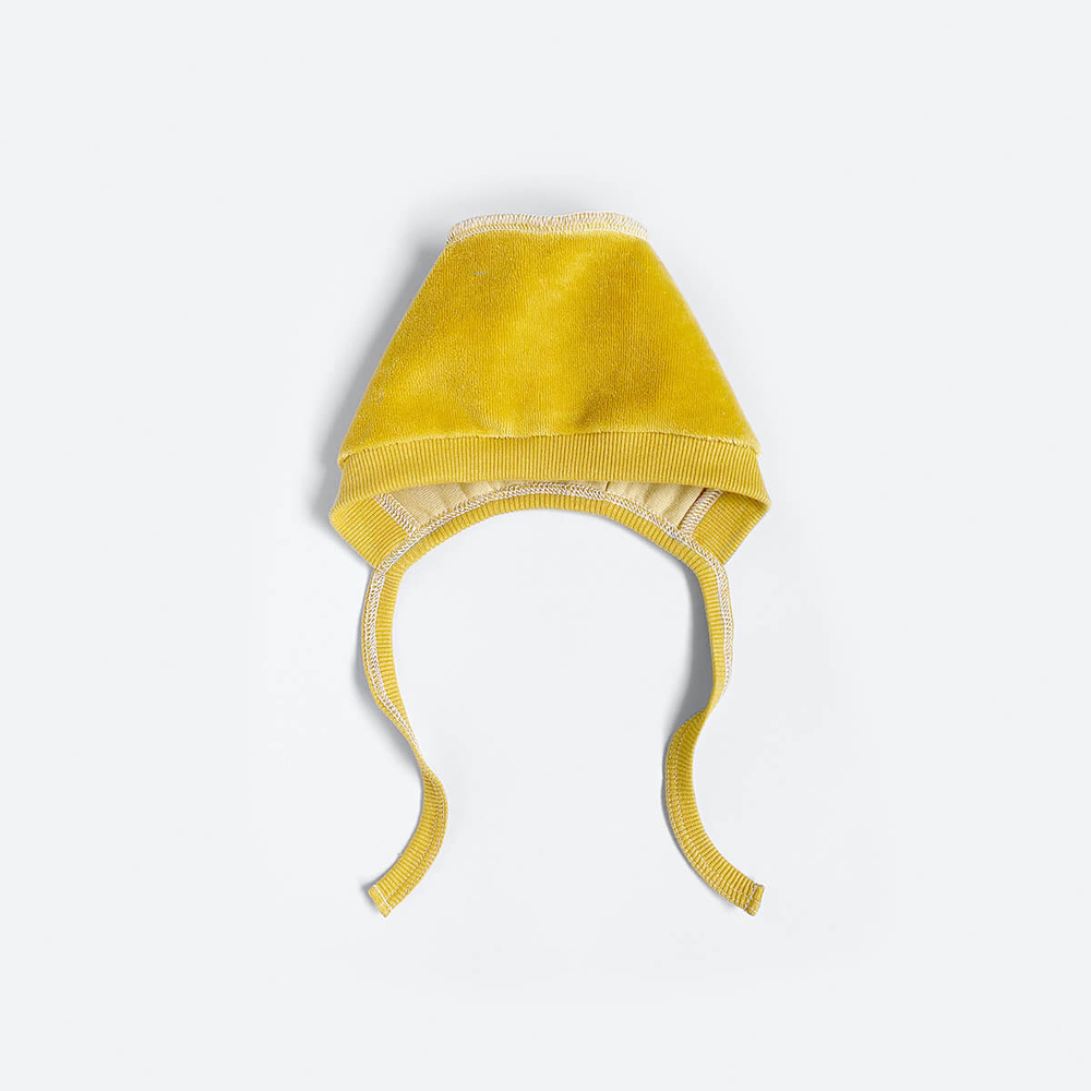 Велюровый чепчик Mjölk Mustard