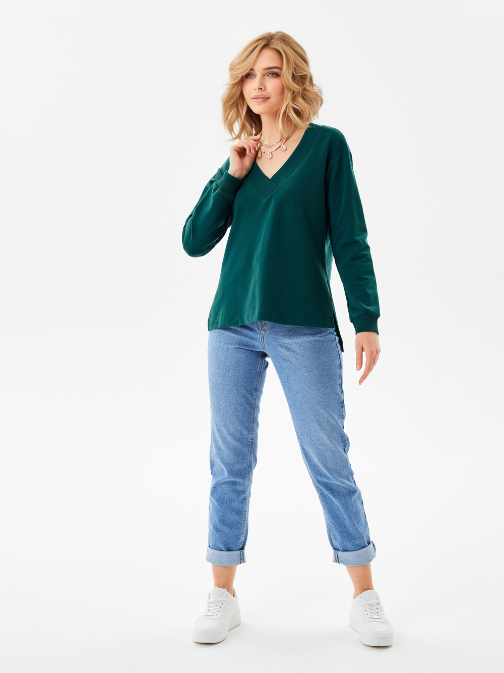 Джемпер с V-вырезом и удлиненной спинкой