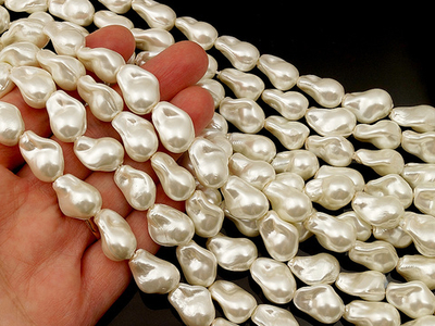 245662 Жемчуг Майорка барочный 16*10мм, белый, нить 40см