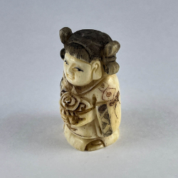 Статуэтка нэцкэ Девочка "Карако" с цветами