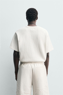 ZARA ФУТБОЛКА RELAXED FIT ИЗ РЕЛЬЕФНОЙ ТКАНИ, ЖЕЛТОВАТО-БЕЛЫЙ