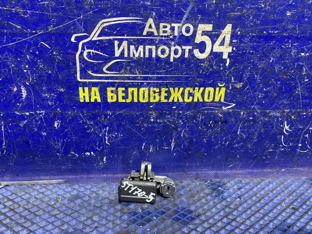 Бардачок пассажирский TOYOTA CARINA 1991