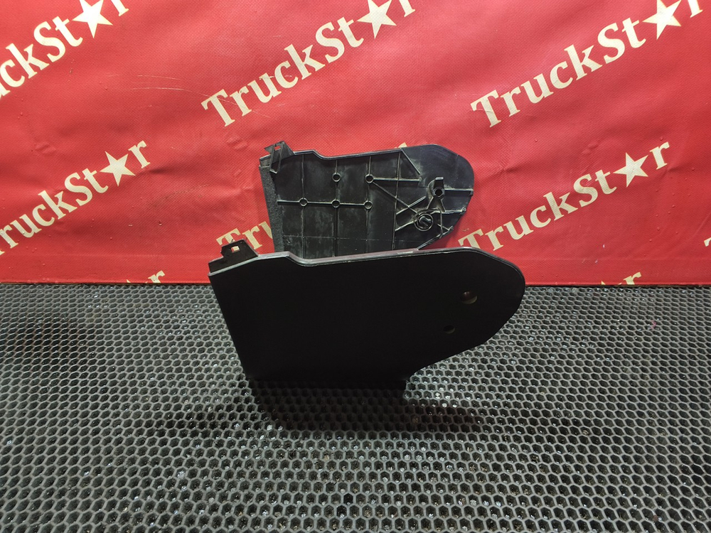 Кожух рулевой колонки 2024г.