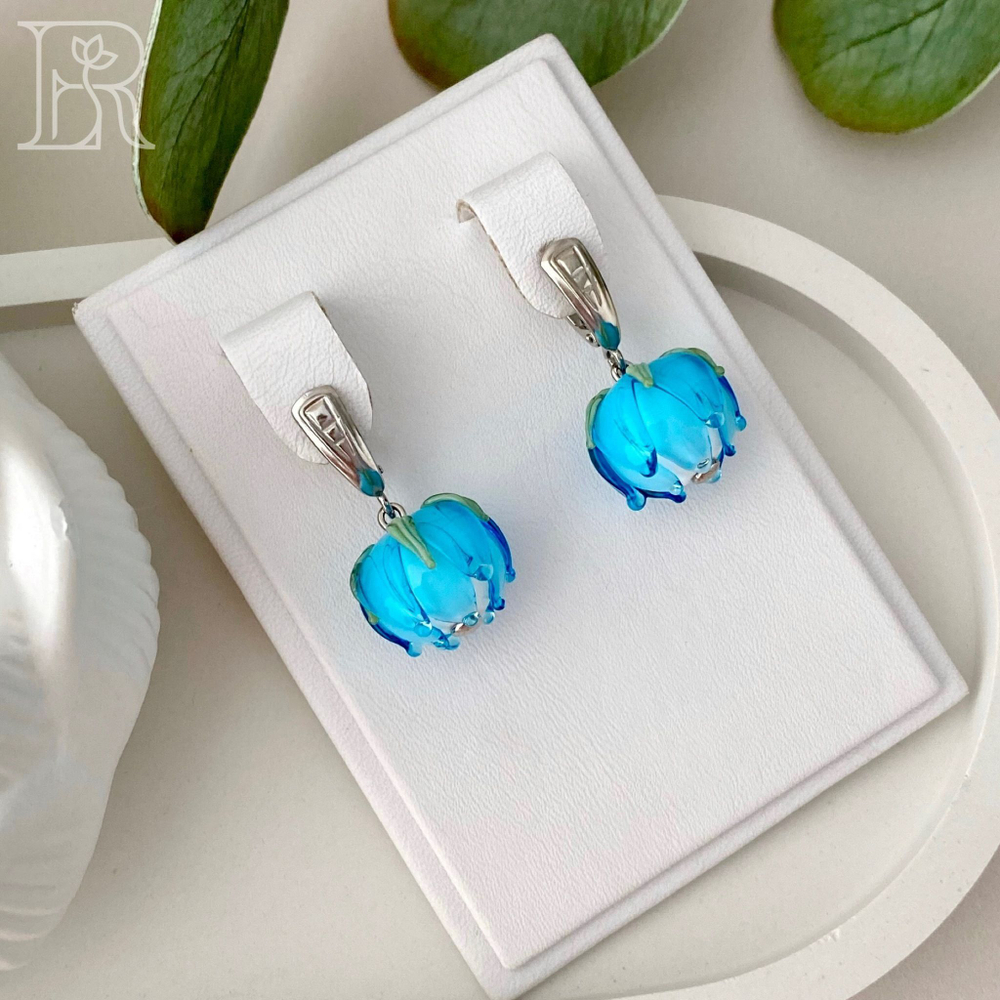 LEFIREL' Серьги серебряные женские "Нимфея" с цветами из муранского стекла / ювелирные украшения из родированного серебра 925
