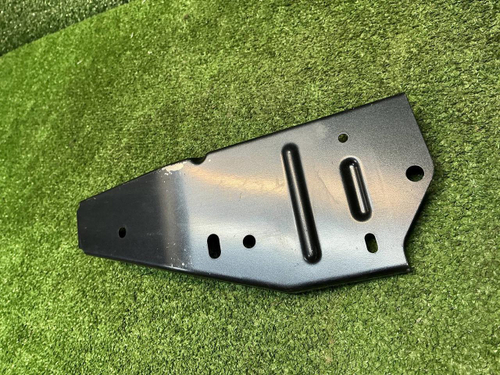 Кронштейн левый Mitsubishi Outlander 3 (2012-н.в.)