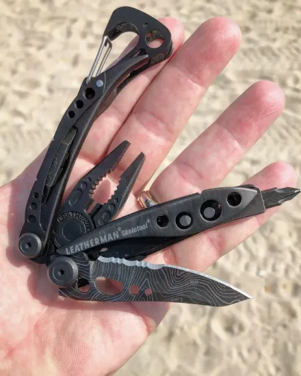 Мультитул-инструмент Leatherman Мод. SKELETOOL BLACK TOPO (7 инструментов)(10см)(142г.)