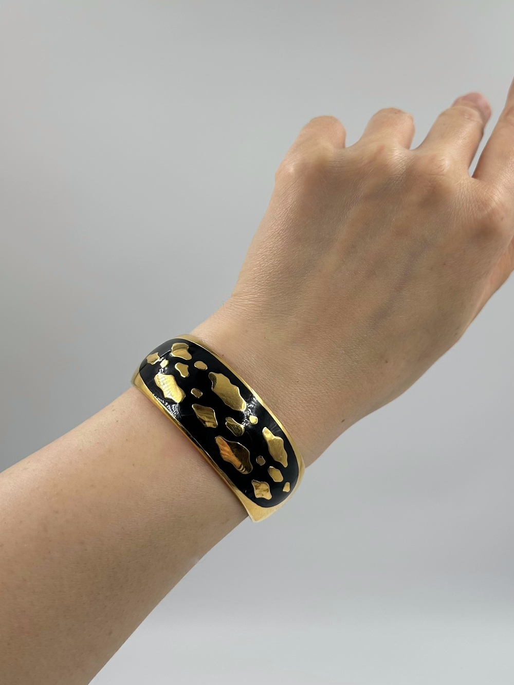 Браслет с чёрной эмалью