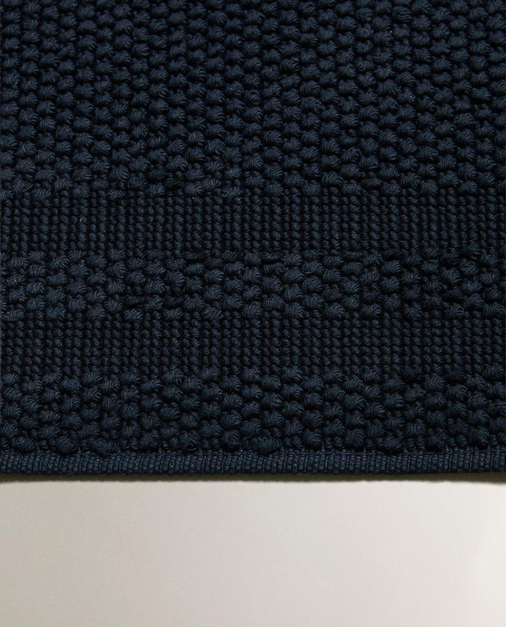 ZARA HOME КОВРИК ДЛЯ ВАННОЙ ИЗ ХЛОПКА С АНТИСКОЛЬЗЯЩЕЙ ПОВЕРХНОСТЬЮ, ЧЕРНИЛЬНО-СИНИЙ
