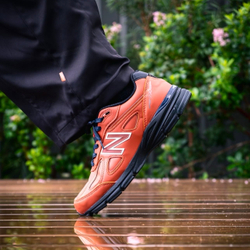 New Balance 990v4