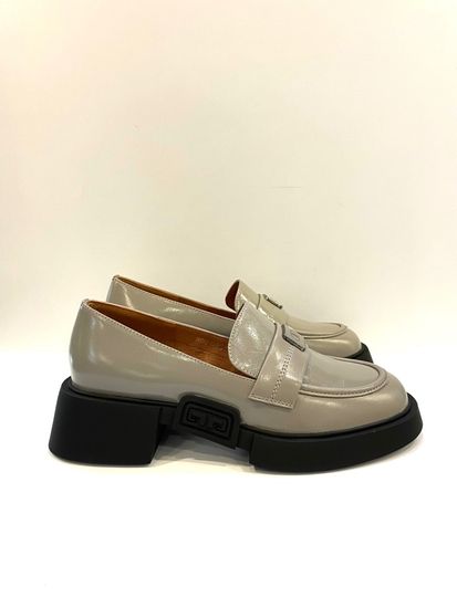 Лоферы женские