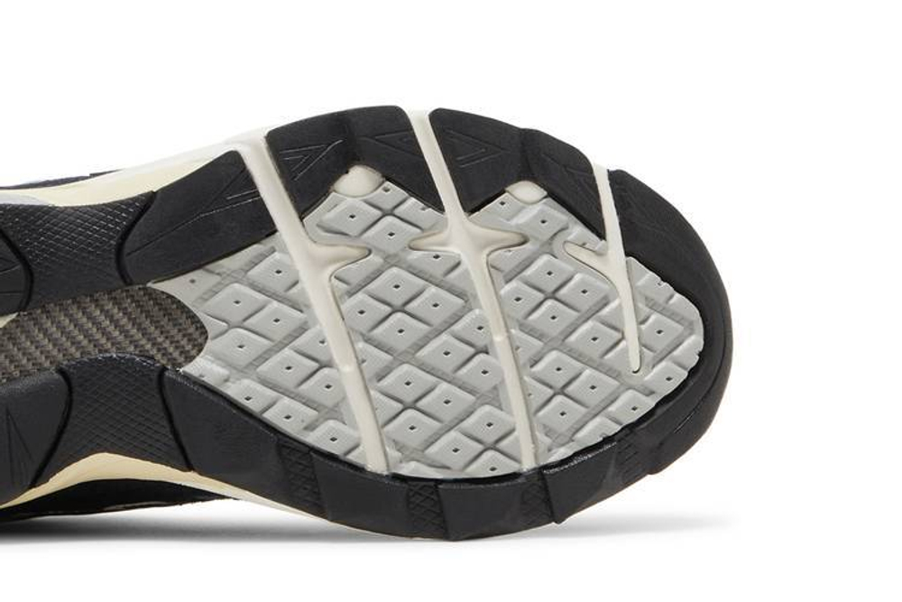 Кроссовки New Balance Teddy Madenb 990 V3