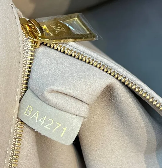 Сумка Louis Vuitton Onthego бежевый
