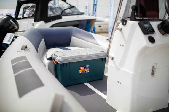 Экспедиционный ящик IRIS RV Box 700, в катере.