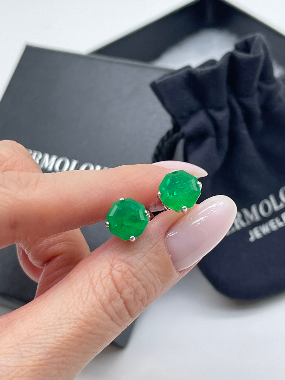 Серьги-гвоздики Ermolov изумруд