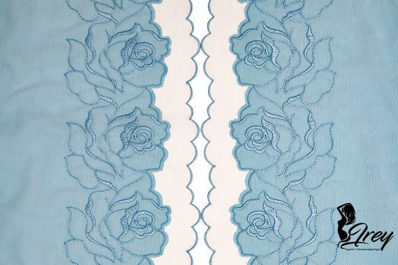 05-153 ОПТ Вышивка на неэл. сетке двухслойная 20 см, Розы, голубой (правая)