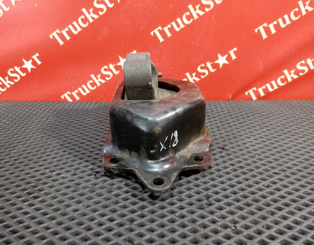 Подушка двигателя задняя 2017 г.