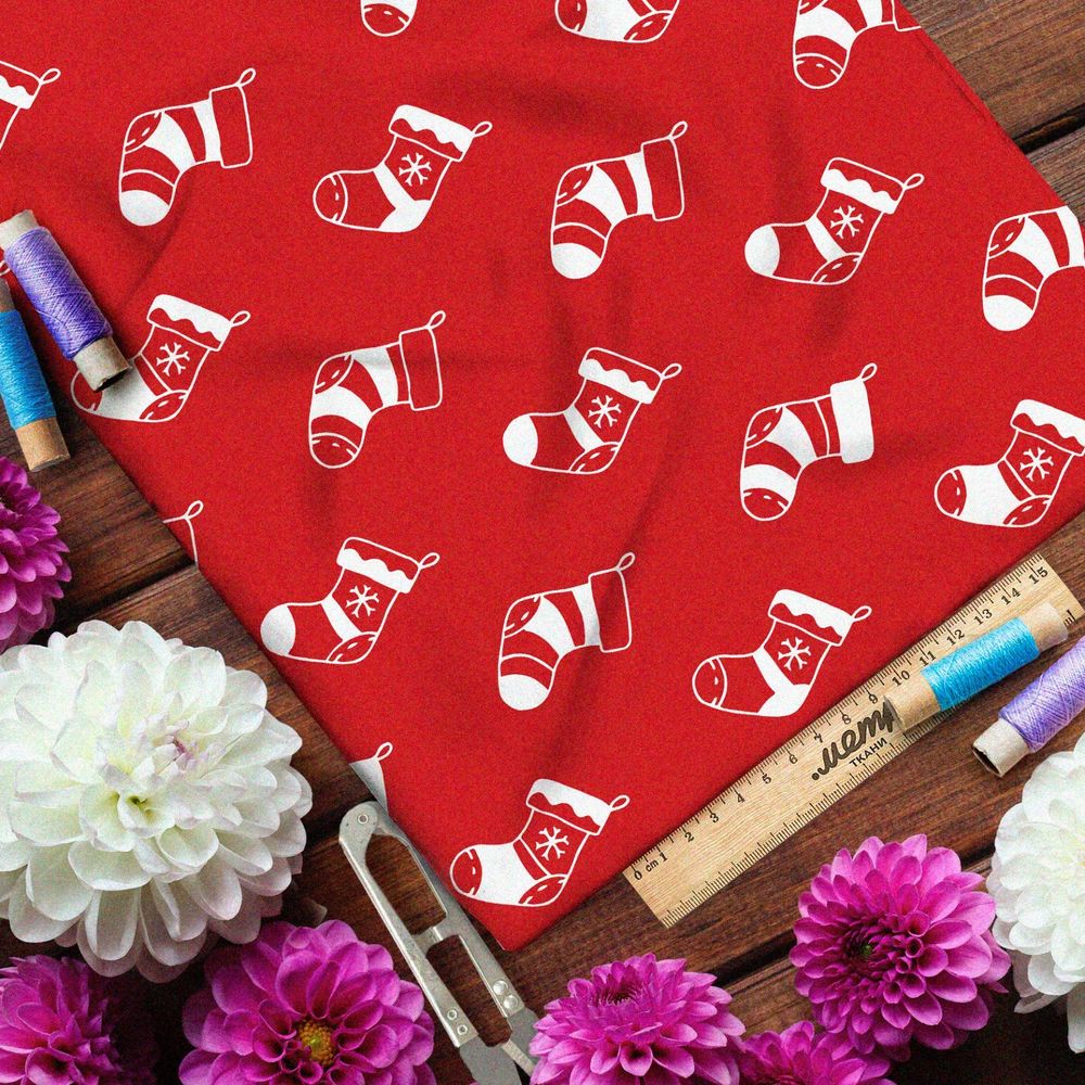 Ткань флис рождественские носки на красном фоне