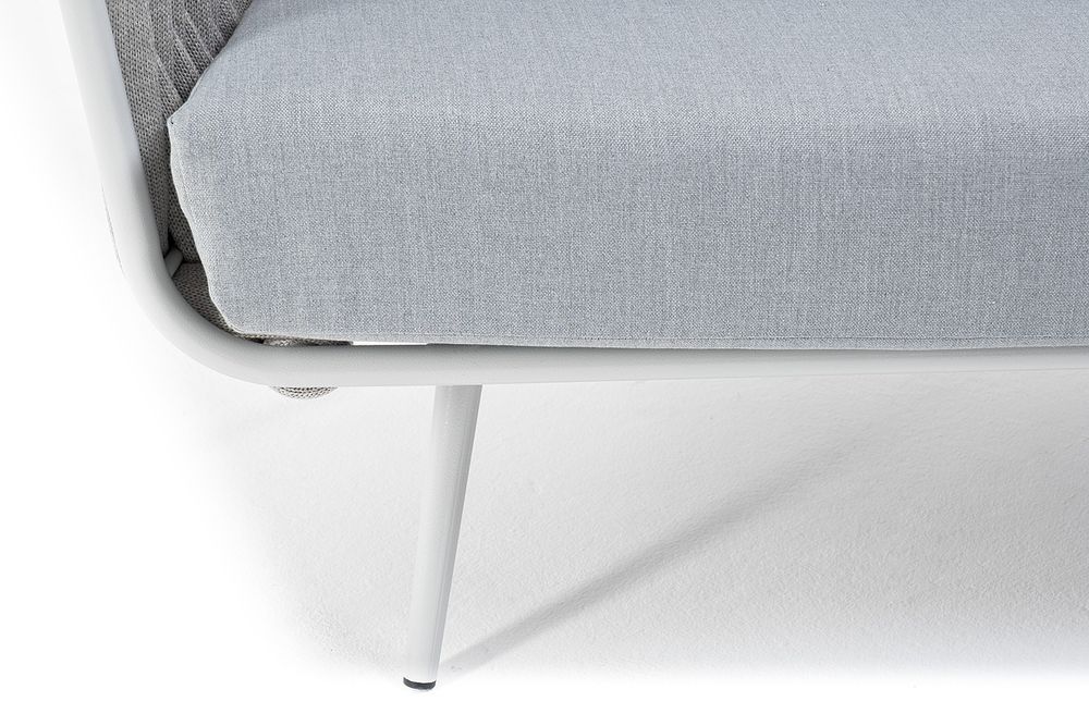 "Монако" диван 2-местный плетеный из роупа, каркас алюминий светло-серый (RAL7035) шагрень, роуп светло-серый 40 мм, ткань светло-серая