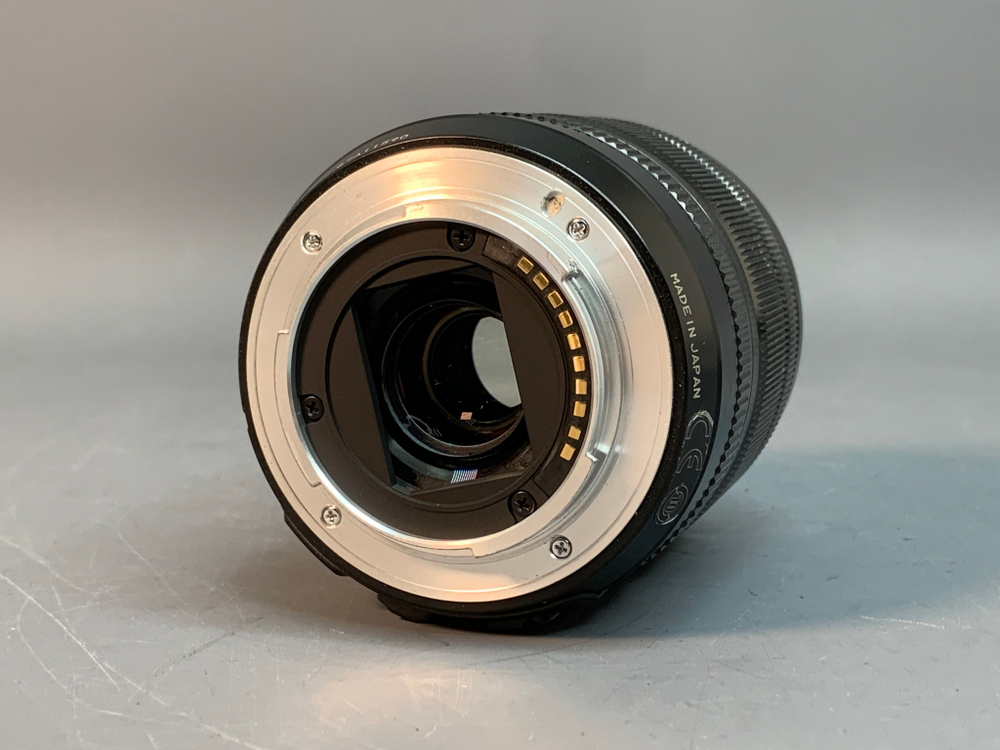 FujiFilm XF 18-55mm 2.8-4 R LM OIS царапка на передней линзе