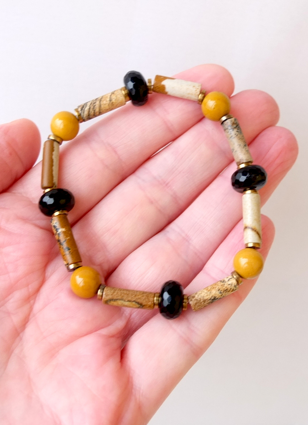 Браслет из песчаной яшмы, агата и керамики