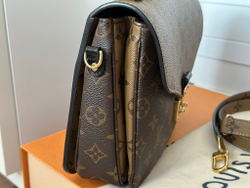 Сумка Louis Vuitton POCHETTE METIS