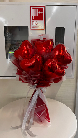 Красный букет из 5 сердец