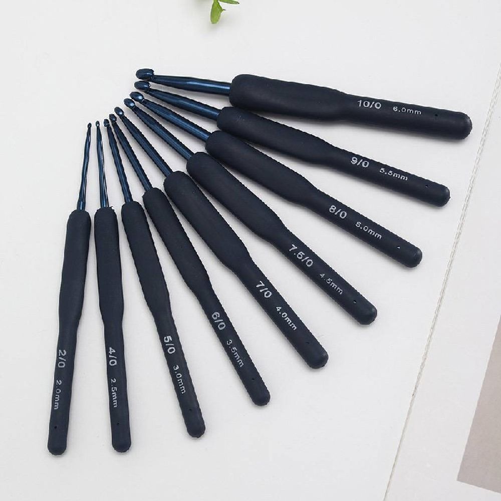 Набор крючков для вязания с мягкой ручкой