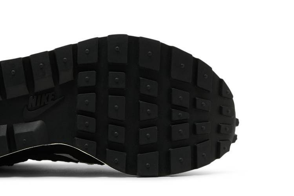 Кроссовки Sacai X Jean Paul Gaultier X Nike Vaporwaffle Mix