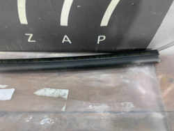 Уплотнитель радиатора левый GL GLS (X166) Новый Оригинал A1666890298