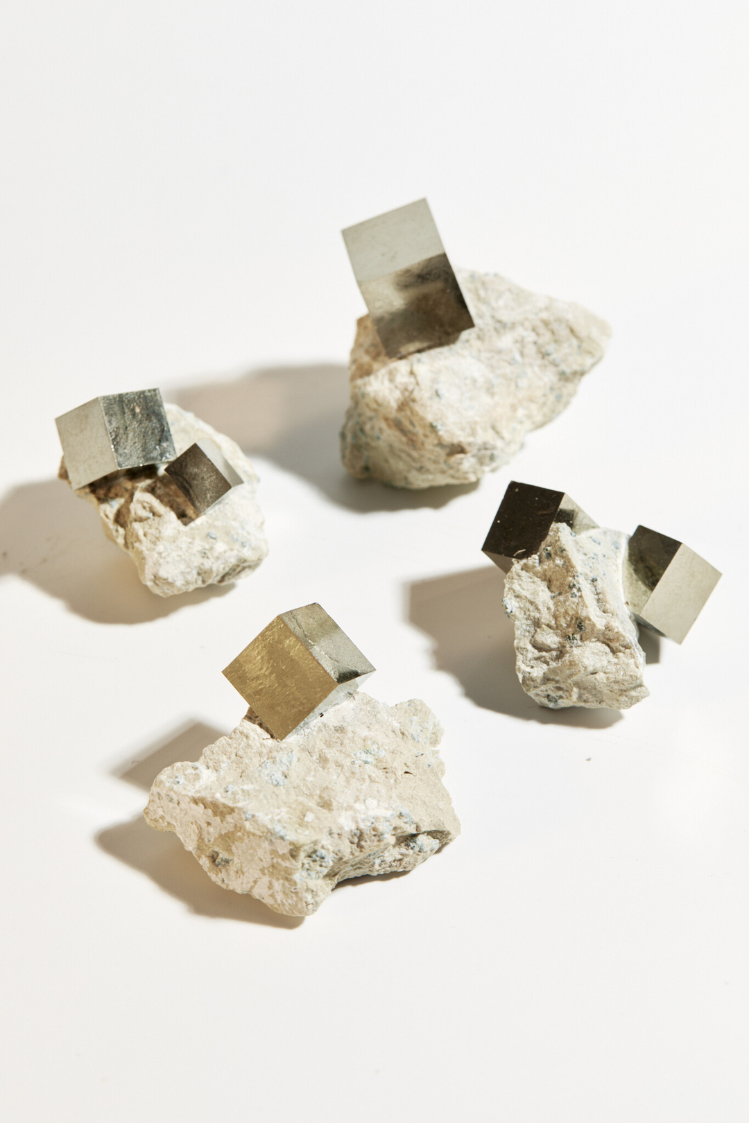 Пирит на породе M