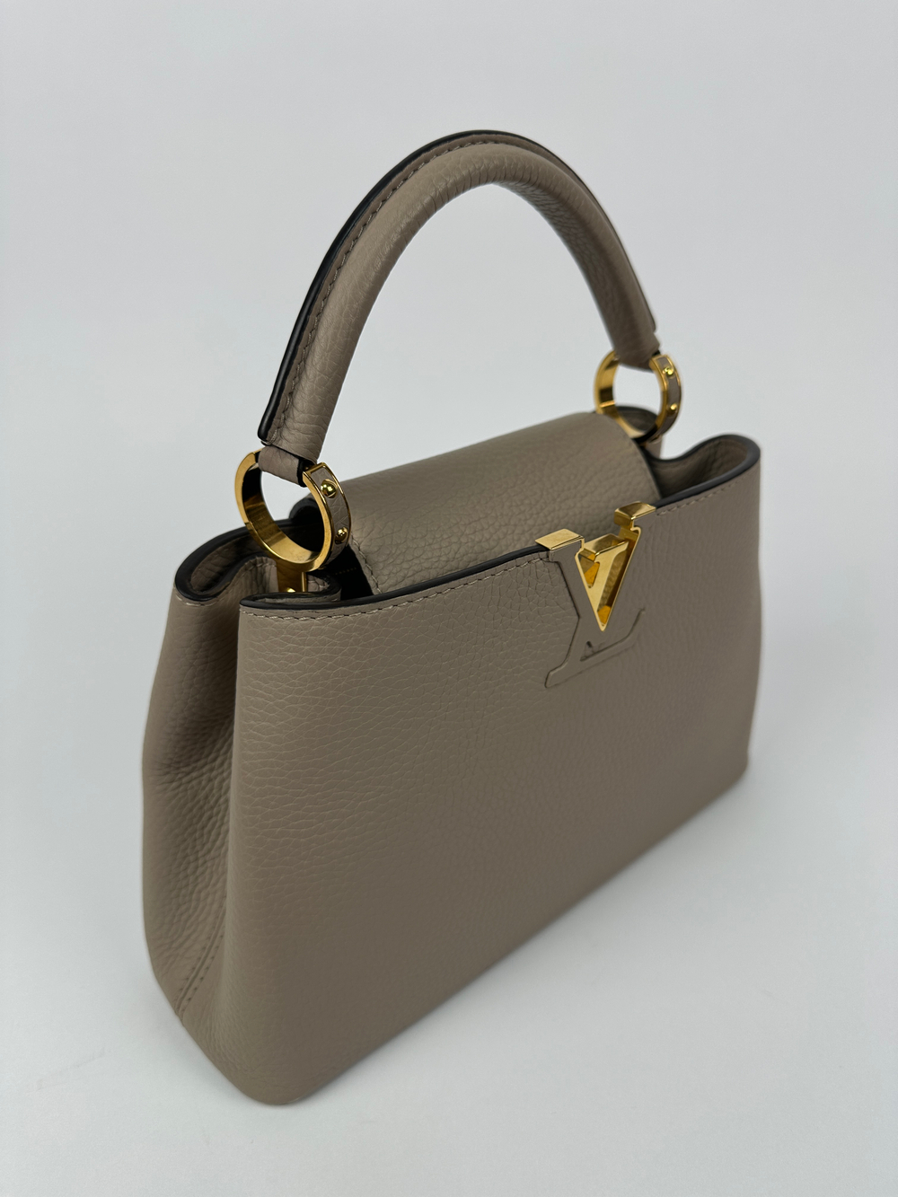 Сумка Louis Vuitton Capucines BB