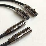 DAXX R390 Балансный 2XLR-2XLR кабель (папа-мама) из посеребренной монокристаллической меди. High Grade D=9mm (пара)