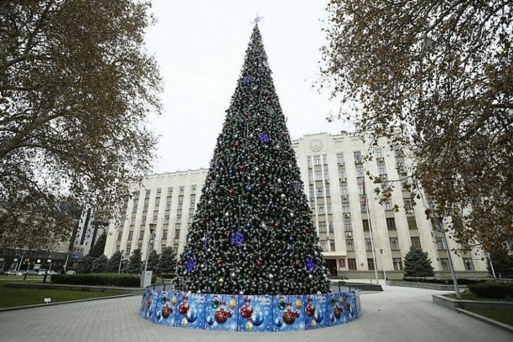 Уличная елка каркасная "Уральская сосна" (бело-зеленая леска) 21 м