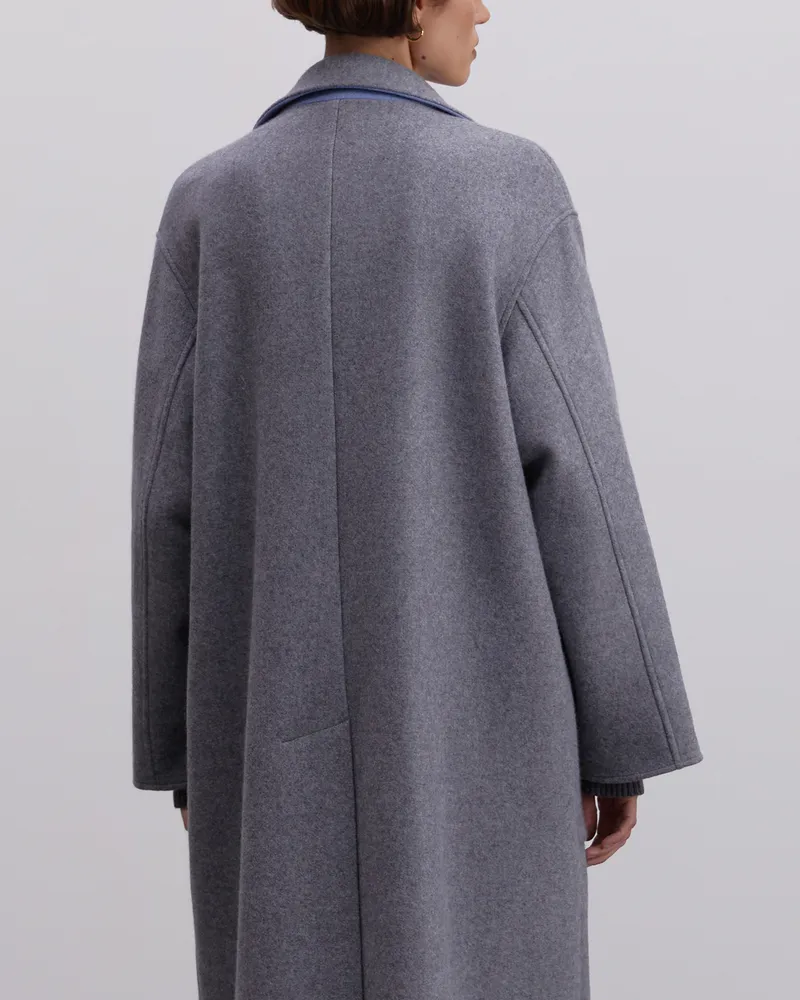 Серое шерстяное двубортное пальто